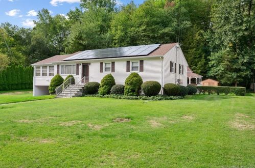 17 Grabner Dr, Waterford, CT 06385-4105
