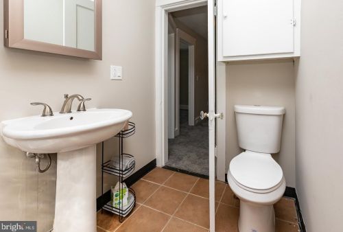 17 Ridgeway Ave, Manor PA  19036-1923 exterior