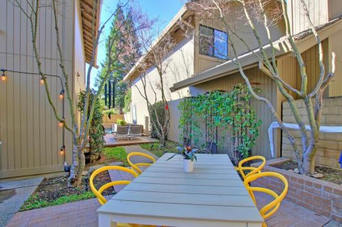 2021 Discovery Village Ln, Rancho Cordova CA  95670-3065 exterior