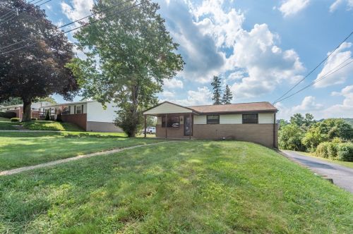 4057 Crestwood Dr, Gibsonia, PA 15044-7816