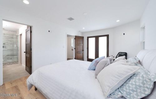 14363 Collins St, Van Nuys CA 91316-1030 exterior