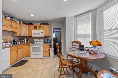 902 Swede St, Norristown PA  19401-3958 exterior