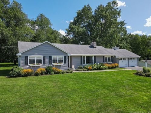85 Gilbert Dr, Bridgeport, CT 06611-2115