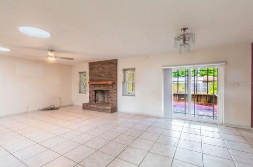 107 Connie Lee Ct, Lakeland, FL 33809-2259
