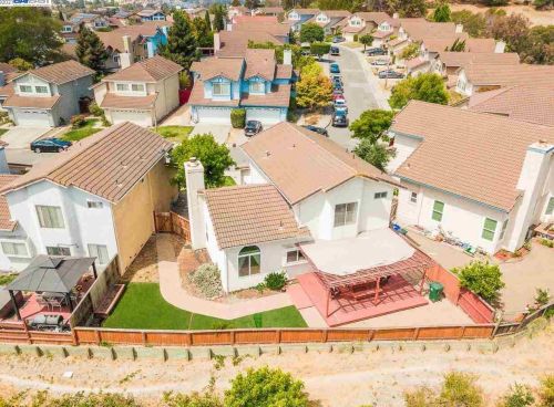 1408 Greenfield Cir, Pinole CA  94564-2136 exterior