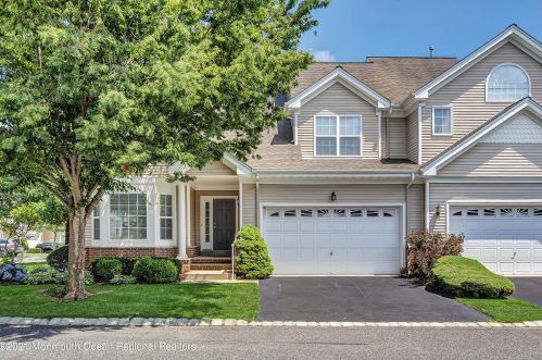 4 Waverly Ct, Tinton Falls, NJ 07724-9628