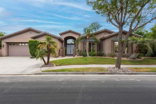 8 King Edward Ct, Rancho Mirage CA  92270-1621 exterior