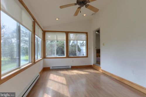 6411 Devonshire Hts Rd, Harrisburg PA 17111-4818 exterior