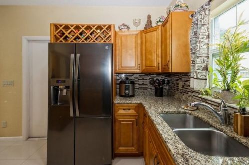 735 Curtis St, Fort Pierce FL  34983-1934 exterior