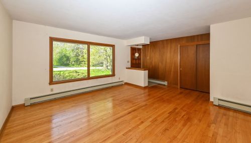 16020 Riviera Dr, Waukesha, WI 53151-4255