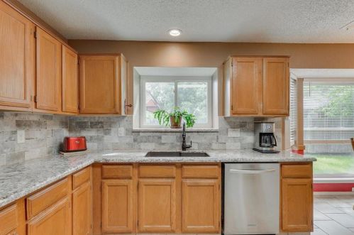 1401 Sedalia Ct, Lewisville TX  75028-2136 exterior