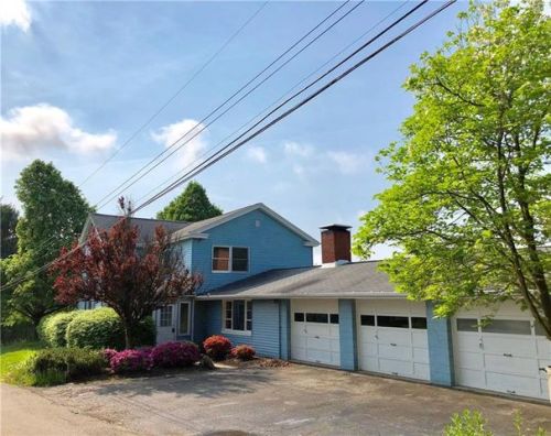 121 Penn Ave, Bentleyville, PA 15314-1136