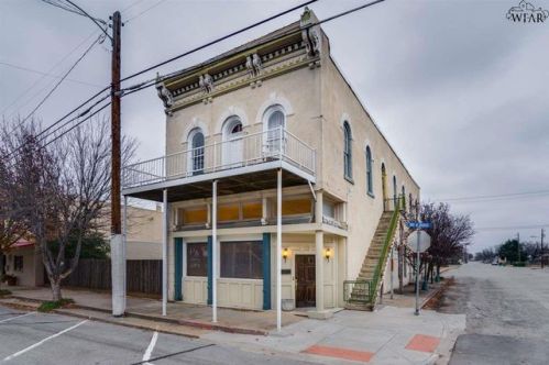 102 Bridge St, Henrietta, TX 76365-2804