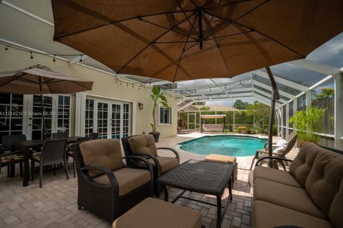 1122 195 Ave, Hollywood FL 33029-3272 exterior