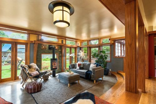 1003 Sylvan Ave, Milwaukee WI 53217-5355 exterior