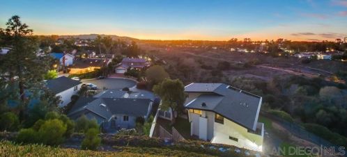 7060 Dennison St, San Diego CA 92122-2431 exterior