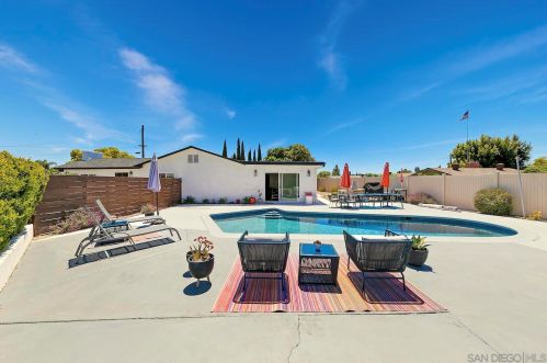 5702 Bakewell St, San Diego CA 92117-4044 exterior