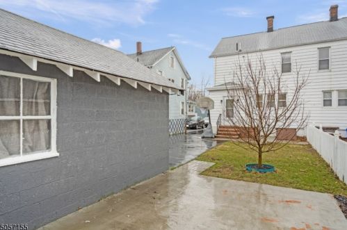 17 Woodside Ave, Little Falls NJ  07424-1315 exterior