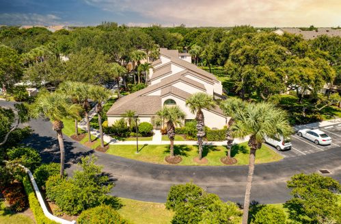 111 Oak Harbour Dr, West Palm Beach, FL 33408-2134