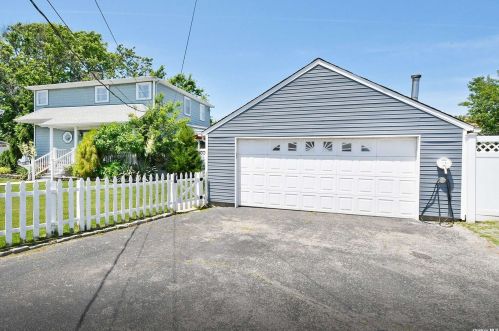 48 Lake St, North Lindenhurst NY  11757-5815 exterior