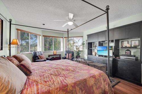 18126 61st Pl, Hialeah FL  33015-5601 exterior