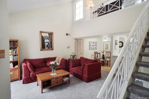 23835 Del Monte Dr, Santa Clarita, CA 91355-3372