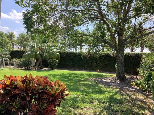 1542 Amherst Dr, Fort Pierce FL  34986-2450 exterior
