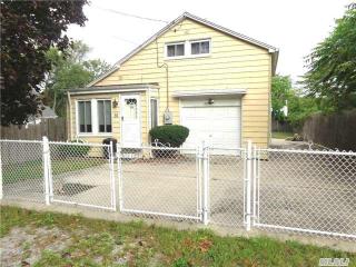 53 Montauk St, Selden, NY 11784-2727