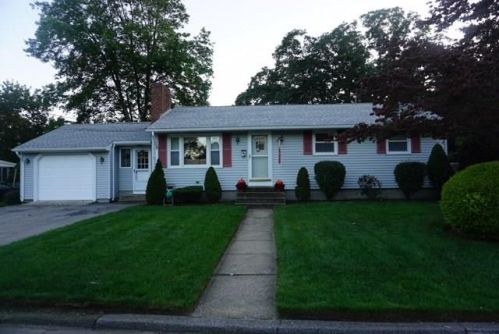 209 Burbank Dr, Warwick, RI 02886-3500