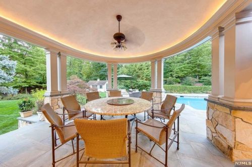 878 Seneca Rd, Franklin Lakes NJ  07417-2825 exterior