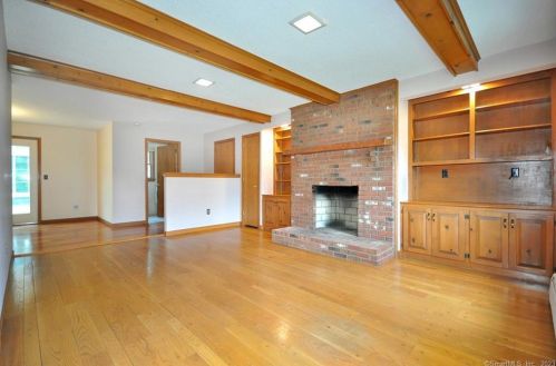 156 Carriage Way, Windsor CT 06095-2008 exterior