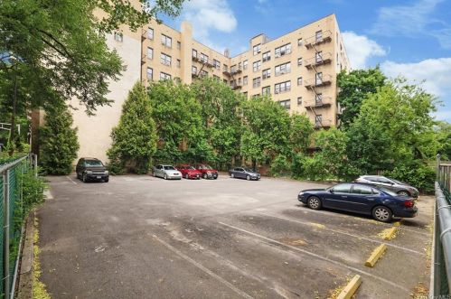 11 Park Ave, Mount Vernon NY  10550-2124 exterior