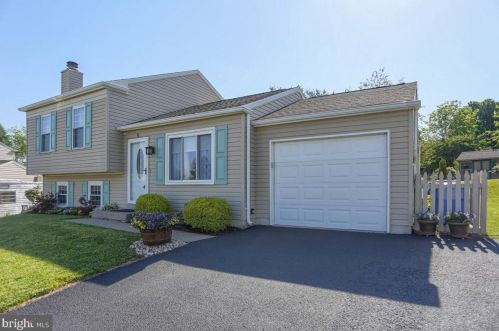 9 Cottage Ct, Navy Sup Dpt, PA 17050-3171