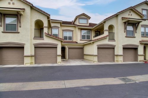 5482 Tares Cir, Elk Grove CA  95757-4361 exterior