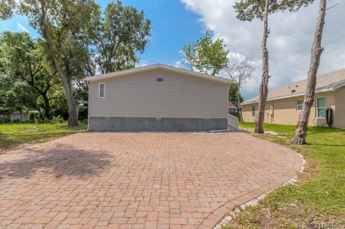 1164 Bayview Ln, Daytona Beach, FL 32127-6002
