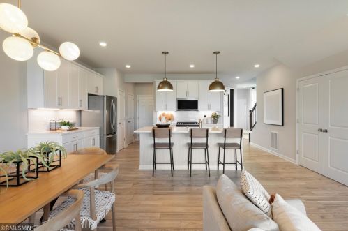11287 Brookview Rd, Saint Paul, MN 55129-9241
