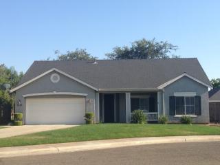 1370 Joy Ct, Exeter, CA 93221-2392