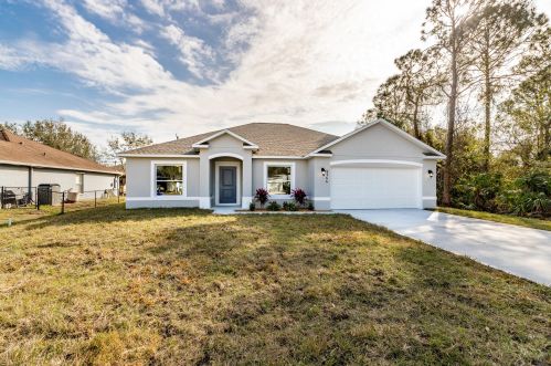 8266 95th Ct, Vero Beach, FL 32967-3835