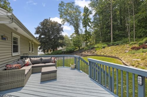 90 Sun Vly Way, Greystone Park NJ 07950-1913 exterior