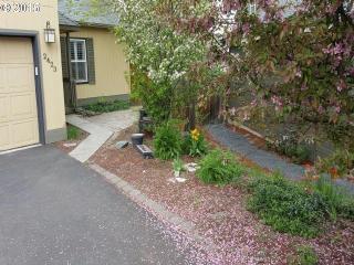 2423 Burks Ct, Bend, OR 97701-3639