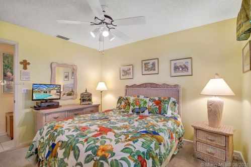 920 203rd Ave, Hollywood FL  33029-3439 exterior