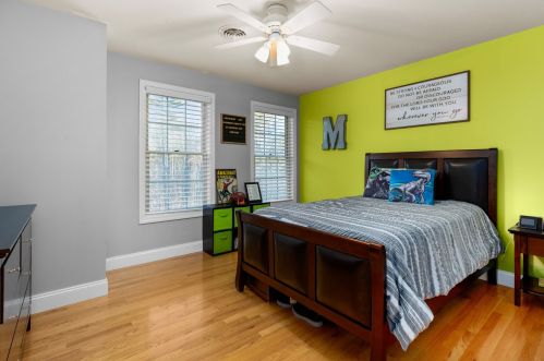 49 Sandy Ln, Dover NH  03820-5900 exterior