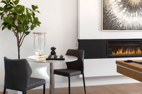 15245 Greenleaf St, Van Nuys CA 91403-4010 exterior