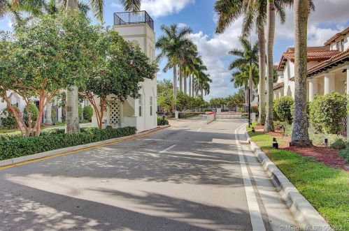 11853 26th St, Hollywood, FL 33025-0779
