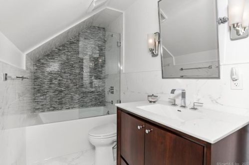 77 Tackora Trl, Ridgefield CT  06877-3028 exterior