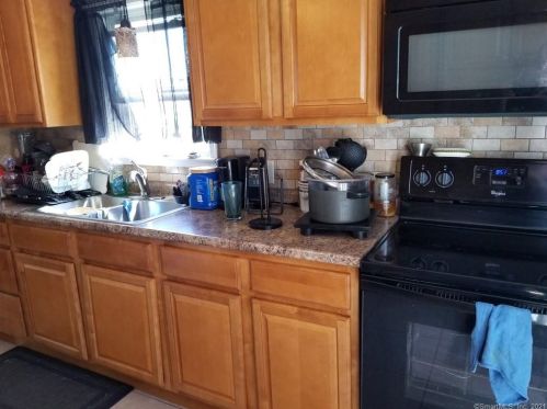 1 Cricket Rd, East Windsor, CT 06088-9536