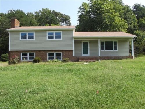 1045 Saint Andrews Rd, Kernersville, NC 27284-9243