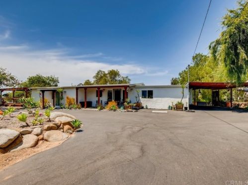 596 Vale Vw Dr, Vista CA  92081-6741 exterior