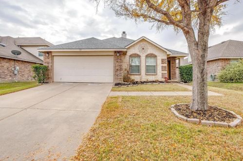 709 Crystal Dr, Burleson TX  76028-8663 exterior