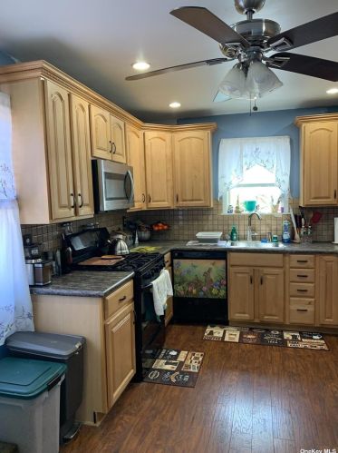 87-65 95th St, Jamaica NY  11421-2216 exterior